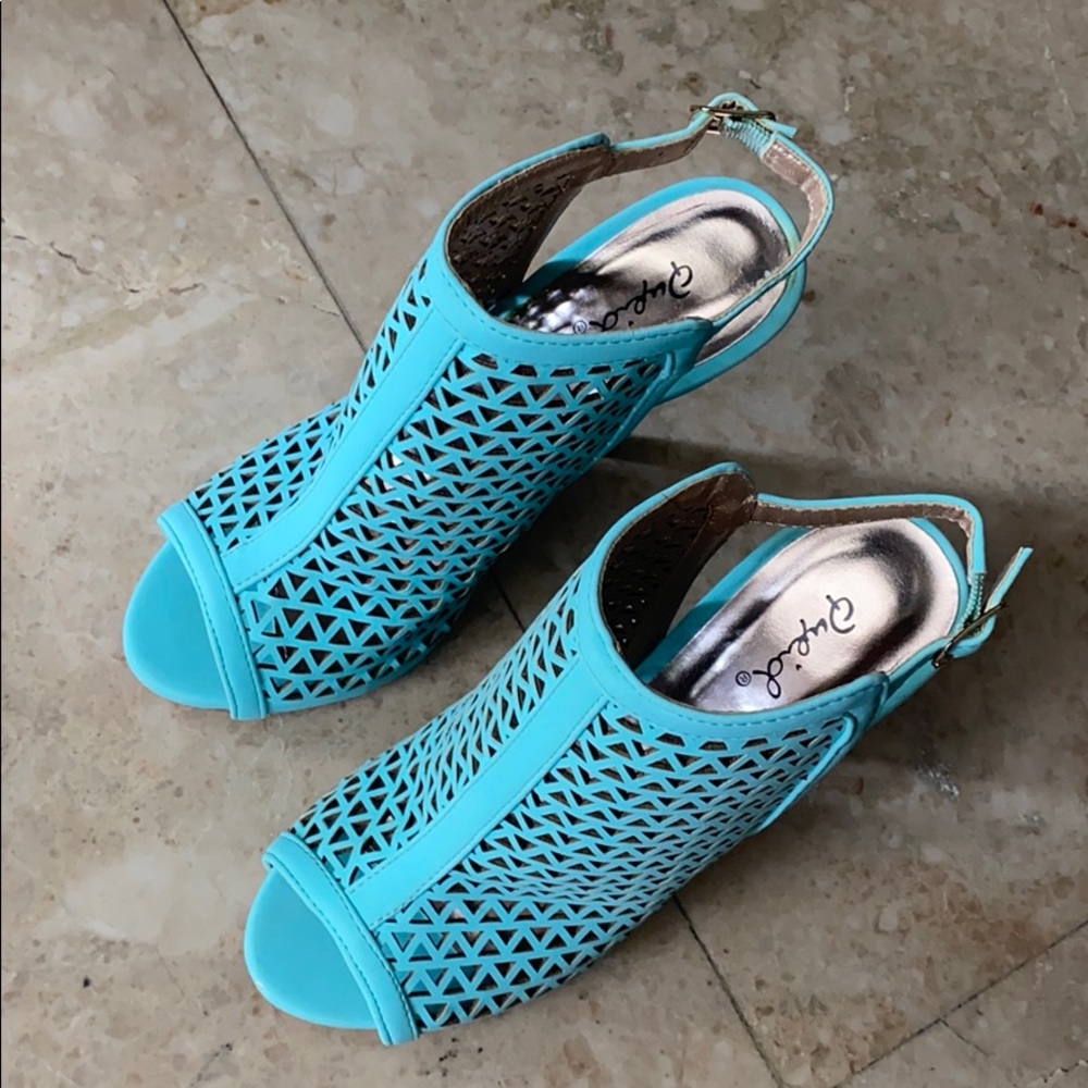 Mint Heels - Picture 4 of 13